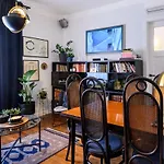Designer Two-bedroom Σπλιτ