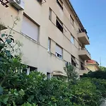 Designer Two-bedroom Διαμέρισμα *