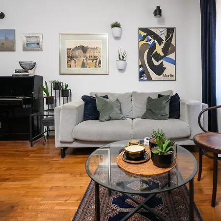 아파트 Designer Two-bedroom *